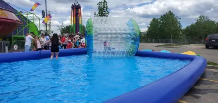 Inflatable Pool With Roller